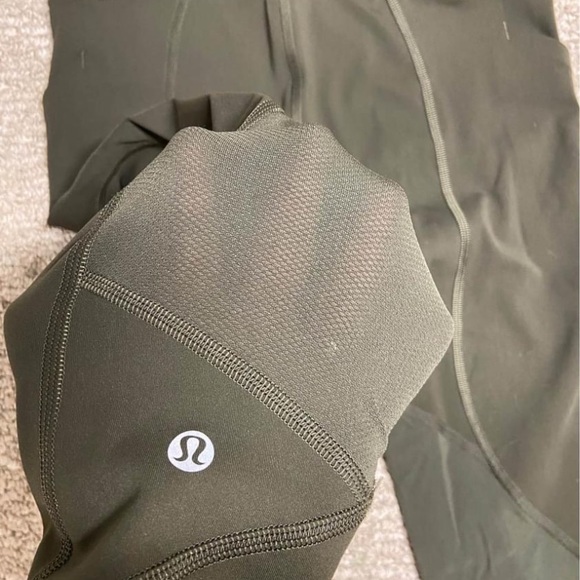 Sz 4 Lulu Crops - Picture 3 of 4